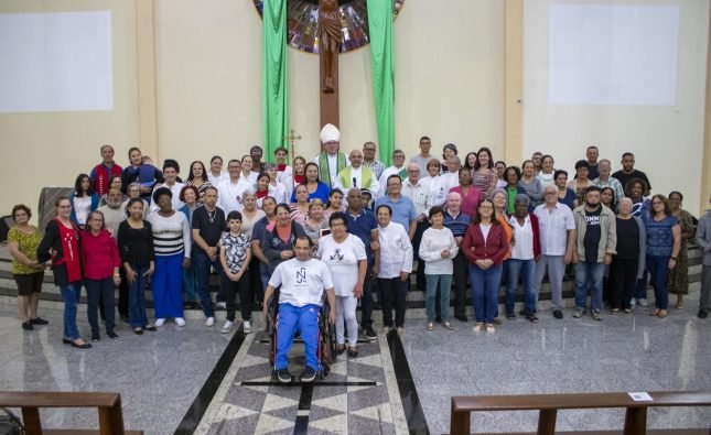 Paróquia Santa Cruz abre a visita pastoral do arcebispo ao Decanato Norte