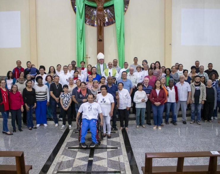 Paróquia Santa Cruz abre a visita pastoral do arcebispo ao Decanato Norte