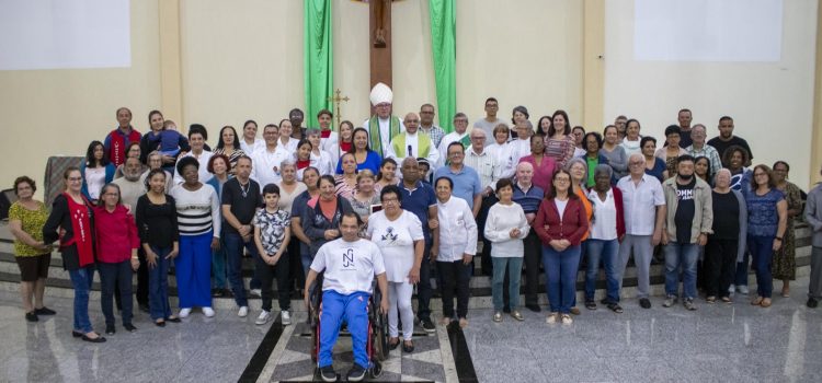 Paróquia Santa Cruz abre a visita pastoral do arcebispo ao Decanato Norte