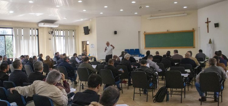 Em reunião geral, padres da arquidiocese tratam sobre a atividades d o Jubileu 2025