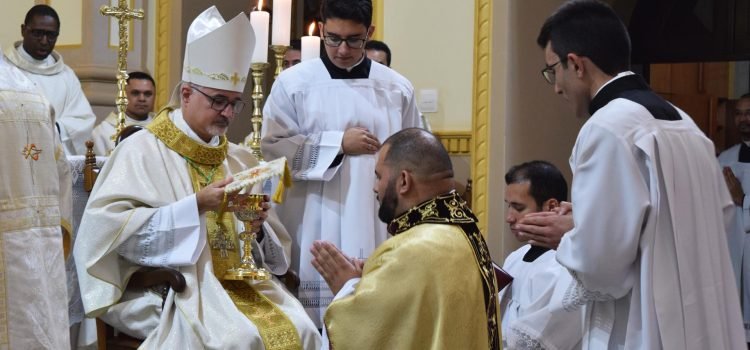 Diácono Renato Augusto é ordenado padre na Paróquia Santo Antônio em Cambé