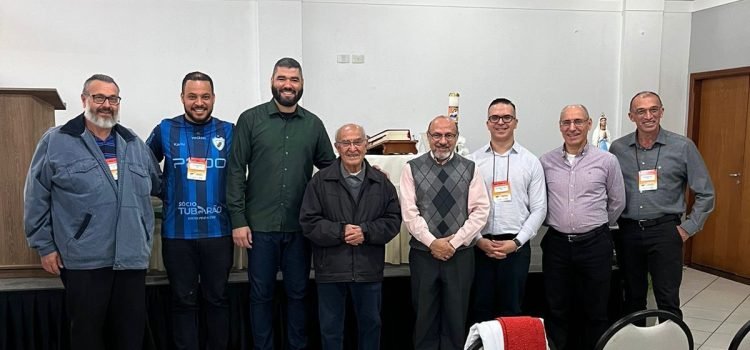 Padres da arquidiocese participam de encontro regional dos presbíteros em Arapongas