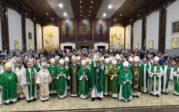 Missa na Assembleia dos Bispos do Paraná celebra os 60 anos da CNBB Sul 2