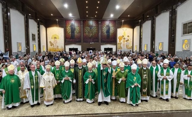 Missa na Assembleia dos Bispos do Paraná celebra os 60 anos da CNBB Sul 2