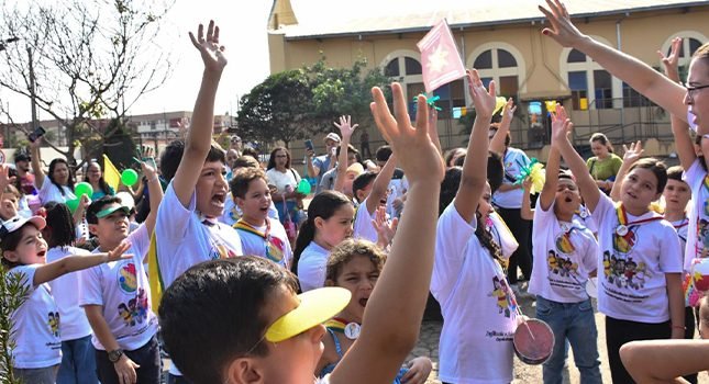 Infância e Adolescência Missionária promove “bate-latas missionário”