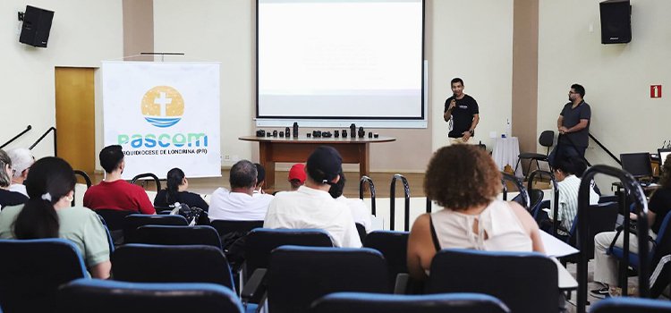 Agentes da Pascom aprofundam técnicas de fotografia para a atuação pastoral