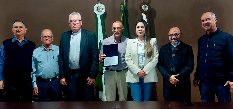 Padre José Onero recebe título de cidadão honorário de Primeiro de Maio (PR)