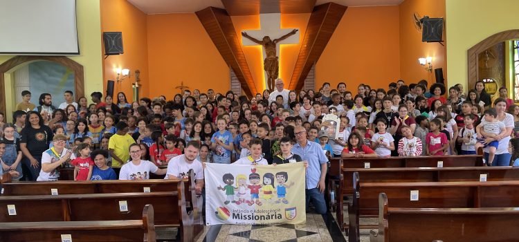 Em visita pastoral, dom Geremias se encontra com coroinhas, acólitos e IAM do Decanato Norte