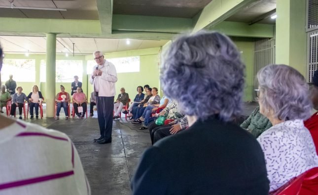 Momento de ouvir o que o pastor tem para falar