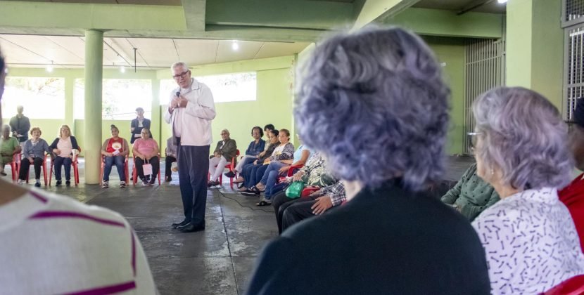 Momento de ouvir o que o pastor tem para falar