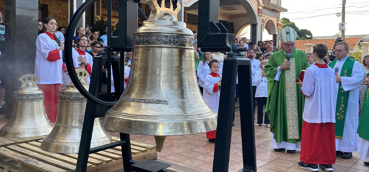 Dom Geremias abençoa três sinos que serão instalados no Santuário de Nossa Senhora Aparecida