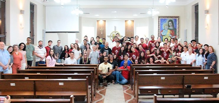 Setor Juvenil realiza Missa Jovem no Santuário Eucarístico