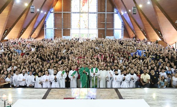 Jornada Missionária da Juventude reúne 2,5 mil jovens na Catedral de Londrina