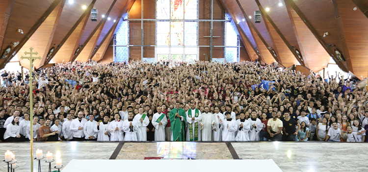 Jornada Missionária da Juventude reúne 2,5 mil jovens na Catedral de Londrina