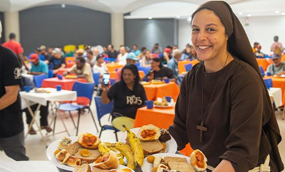 Dia Mundial dos Pobres é celebrado com solidariedade e acolhimento na Catedral Metropolitana de Londrina