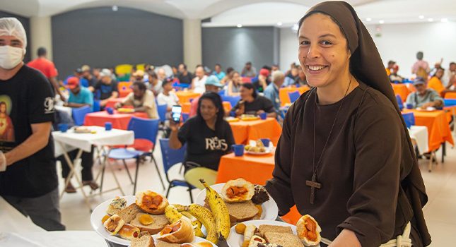 Dia Mundial dos Pobres é celebrado com solidariedade e acolhimento na Catedral Metropolitana de Londrina