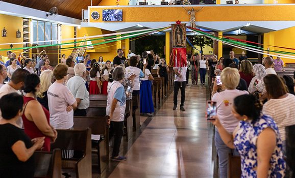 Vigília missionária celebra Mês das Missões na arquidiocese