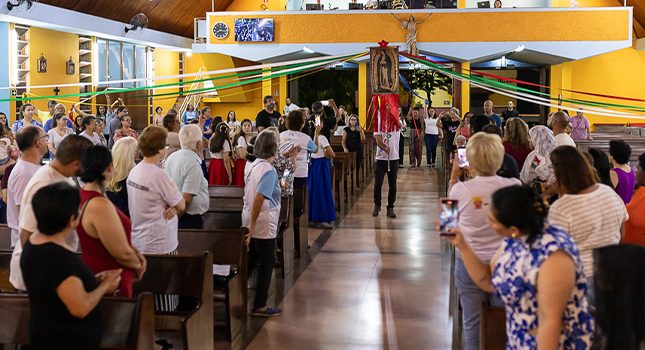 Vigília missionária celebra Mês das Missões na arquidiocese