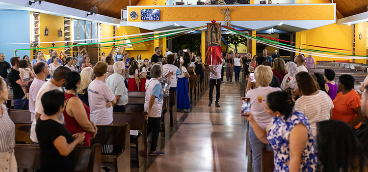 Vigília missionária celebra Mês das Missões na arquidiocese