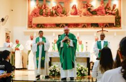 Posse do padre Delcides e apresentação do vigário padre Golfetti na Paróquia Santo Antônio