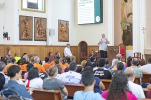 A peregrinação iniciou com uma formação ministrada por dom Geremias