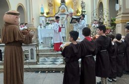 Dom Geremias celebra o terceiro dia da Trezênia de Santo Antônio em Cambé