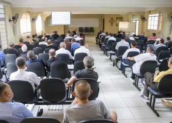 Padres vivem dia de espiritualidade e confraternização no encontro de Natal