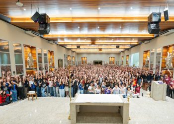 Terço Jovem reúne 700 jovens com a presença do arcebispo