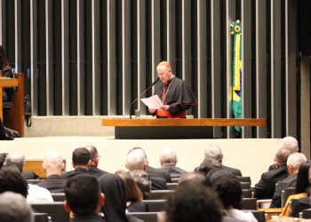 Sessão solene na Câmara celebra bicentenário das relações diplomáticas entre Brasil e Santa Sé