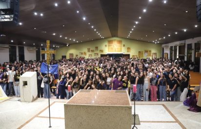 TERÇO JOVEM REÚNE CENTENAS DE JOVENS (9)